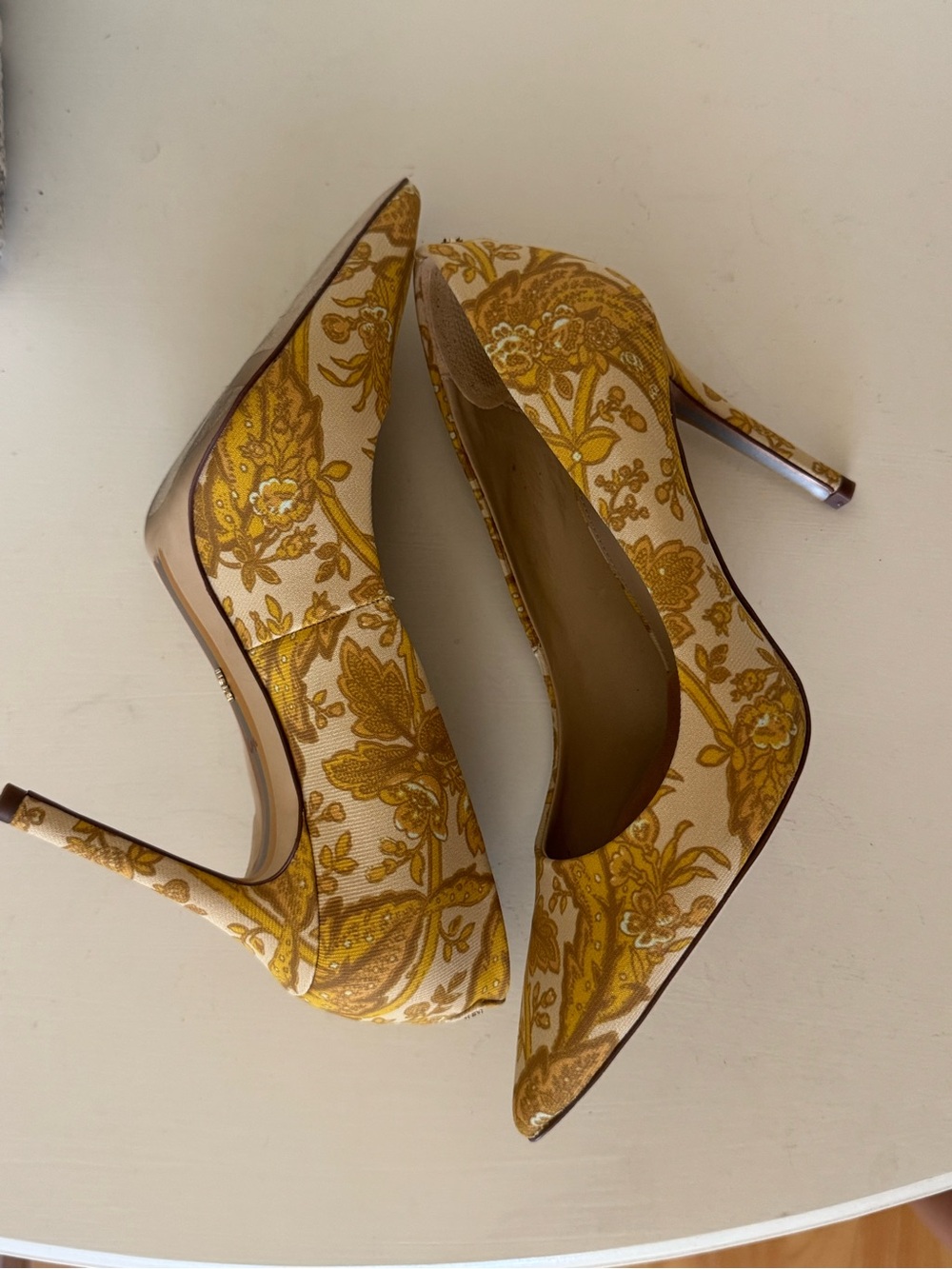 Sam Edelman Women’s Yellow Floral Pointed-Toe Pumps - Picture 4 of 7